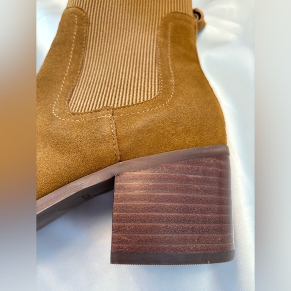 Chelsea & Violet Audrina Suede Western Style Boots - Picture 5 of 11